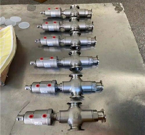 氣動三（sān）通角座閥