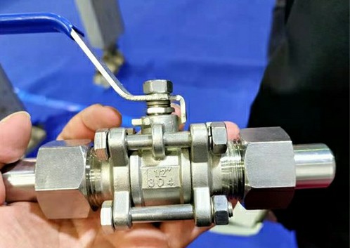 三片（piàn）式對焊球閥